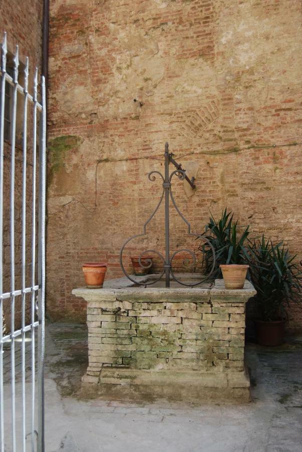 Antica Dimora Del Buongoverno Siena Exterior photo