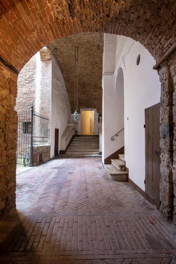 Antica Dimora Del Buongoverno Siena Exterior photo